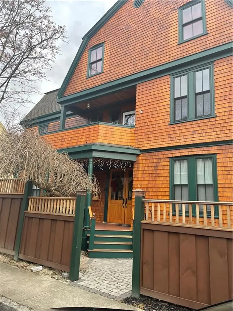 17 Lincoln Street Newport RI 02840