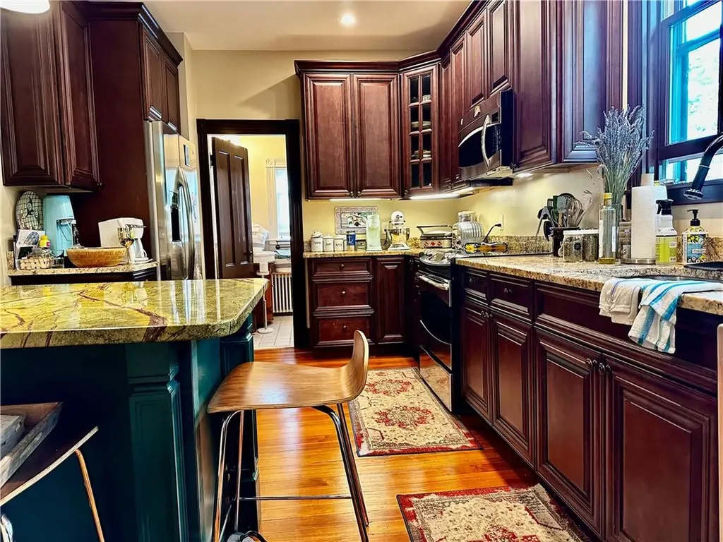 17 Lincoln Street Newport RI 02840