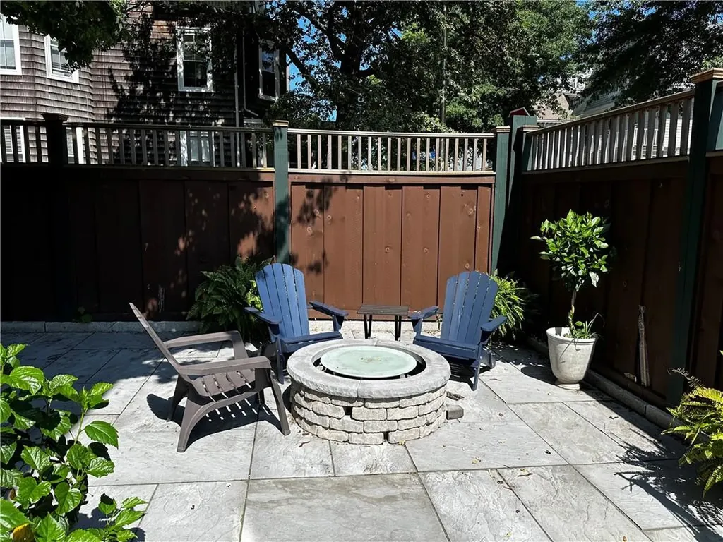 17 Lincoln Street Newport RI 02840