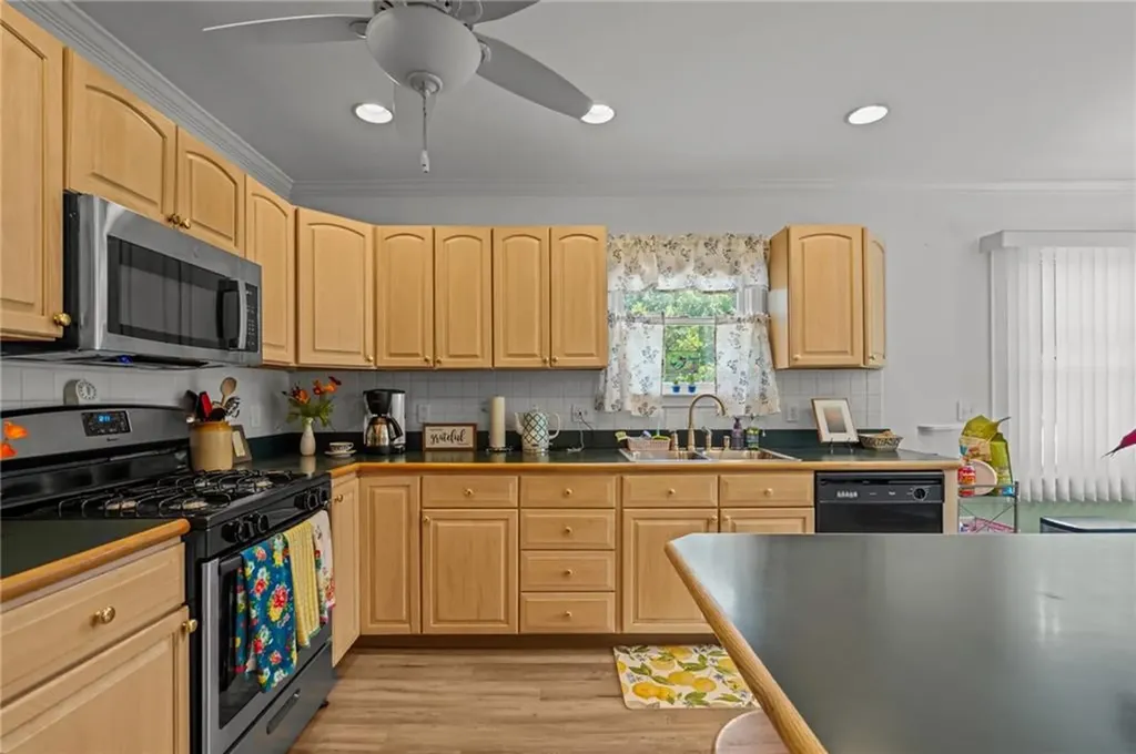 112 County Road Barrington RI 02806