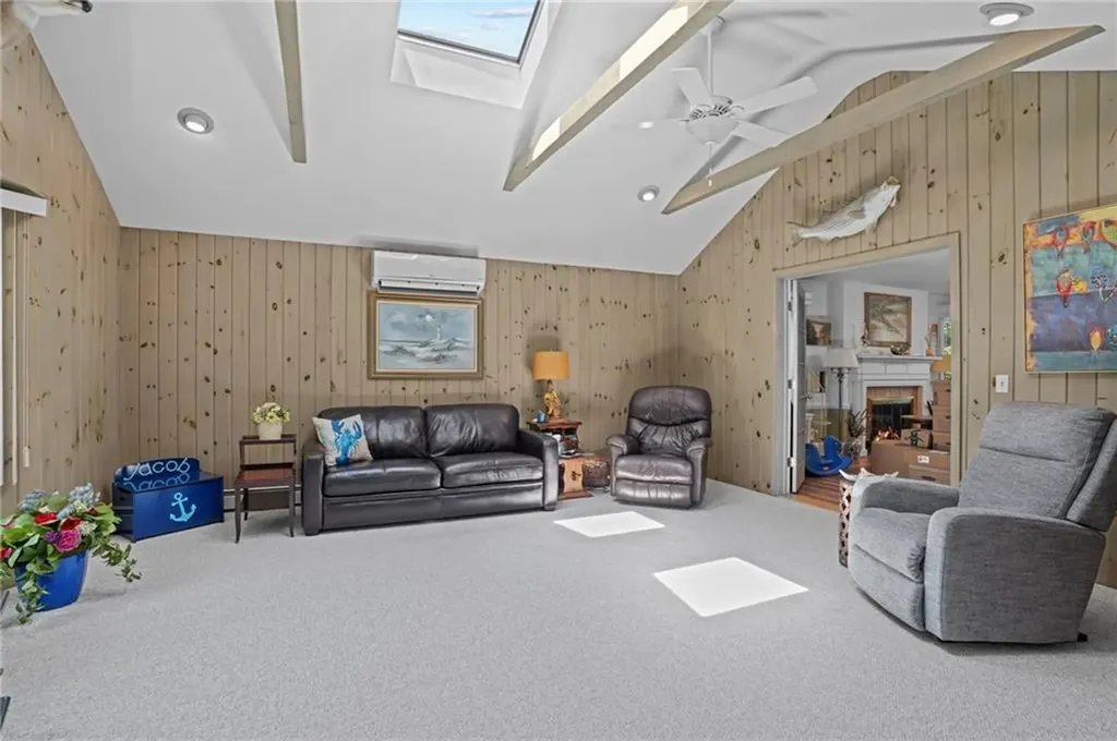 112 County Road Barrington RI 02806