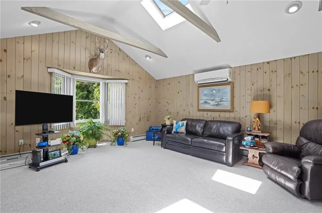 112 County Road Barrington RI 02806