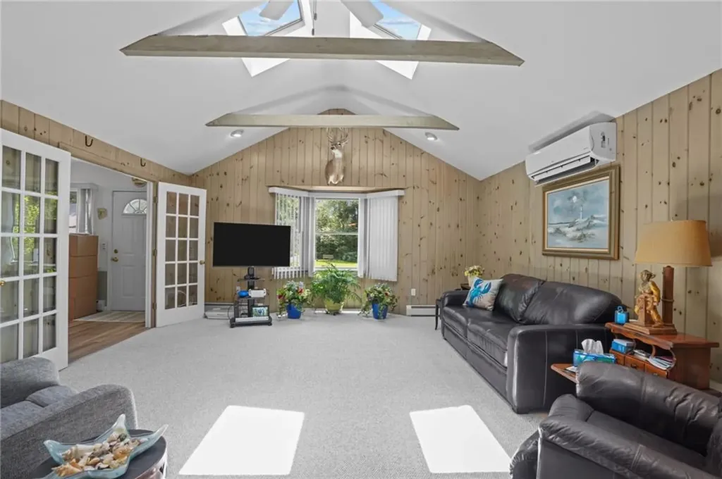 112 County Road Barrington RI 02806