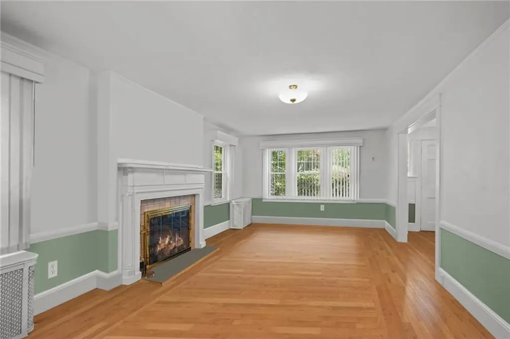 112 County Road Barrington RI 02806