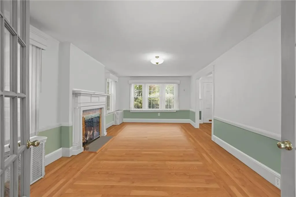 112 County Road Barrington RI 02806