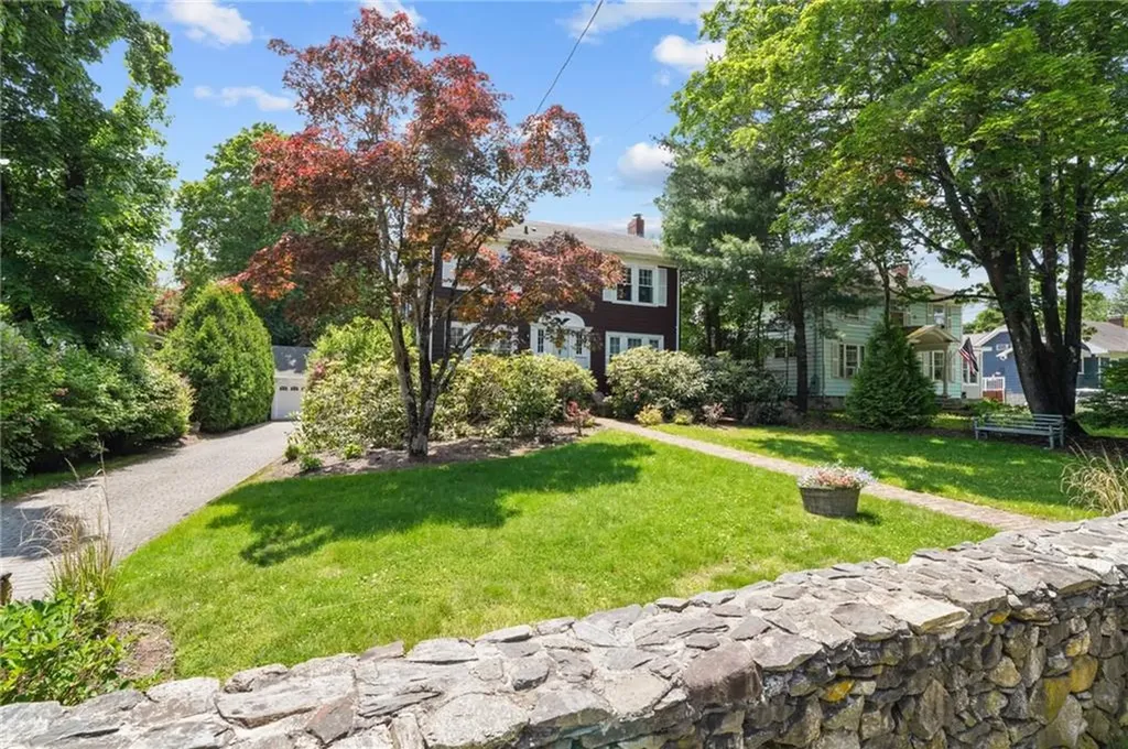 112 County Road Barrington RI 02806