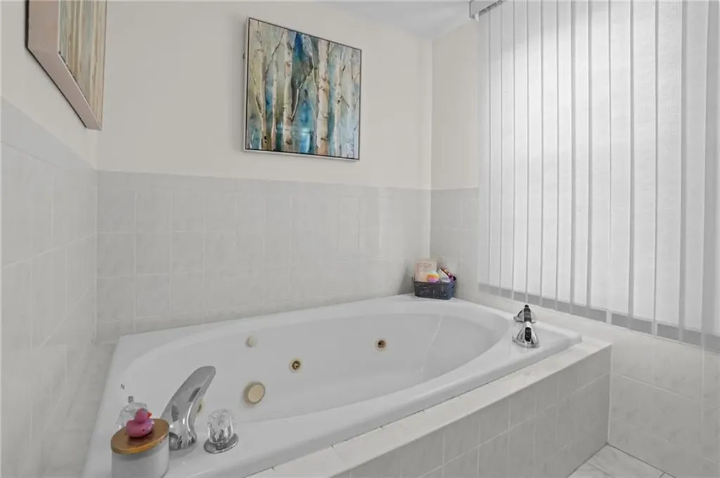 112 County Road Barrington RI 02806