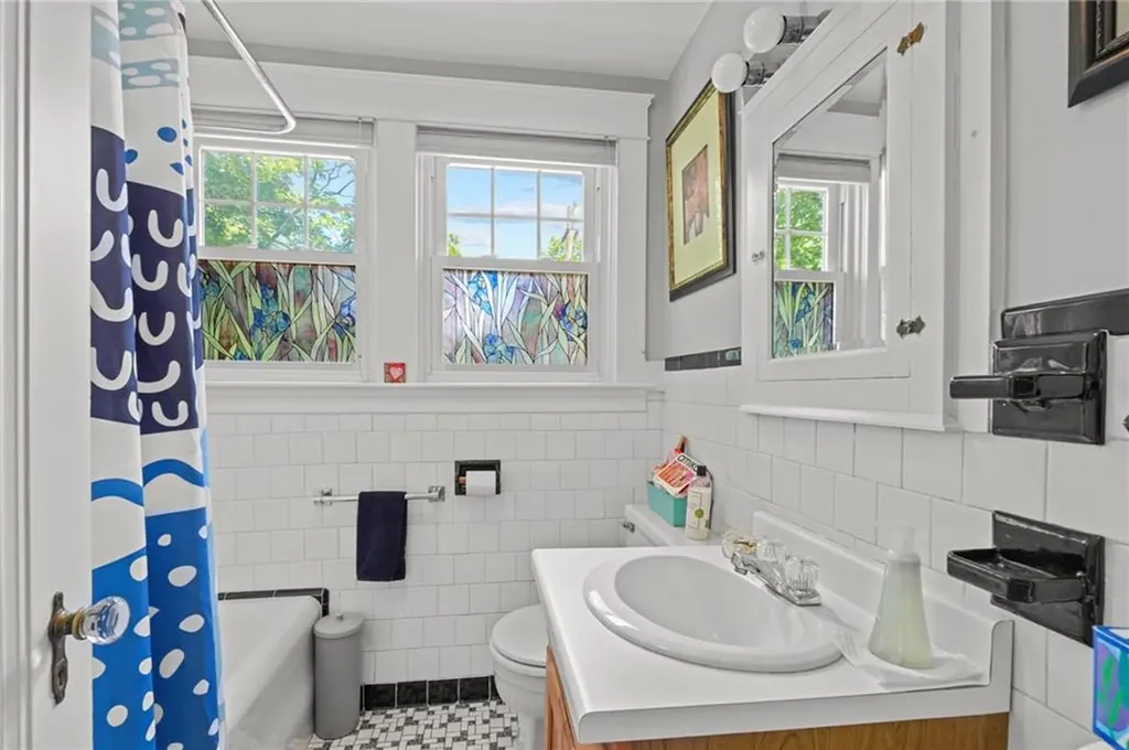 112 County Road Barrington RI 02806