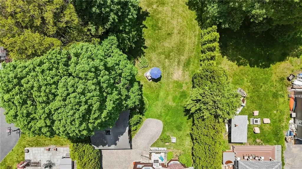 112 County Road Barrington RI 02806