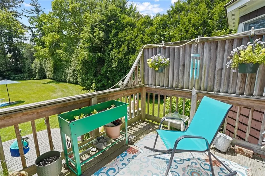 112 County Road Barrington RI 02806