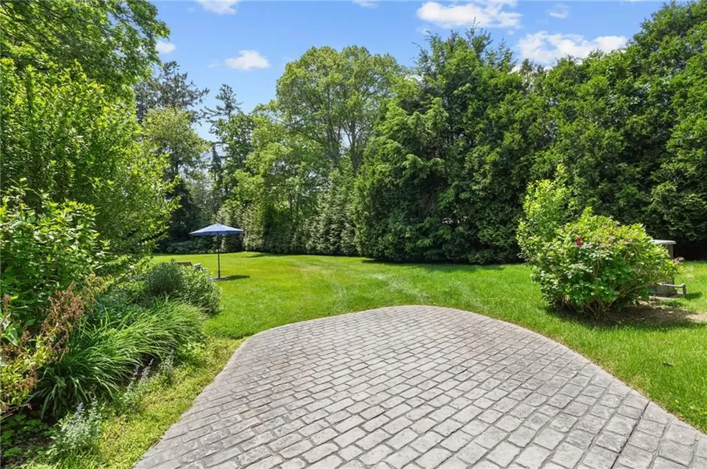 112 County Road Barrington RI 02806