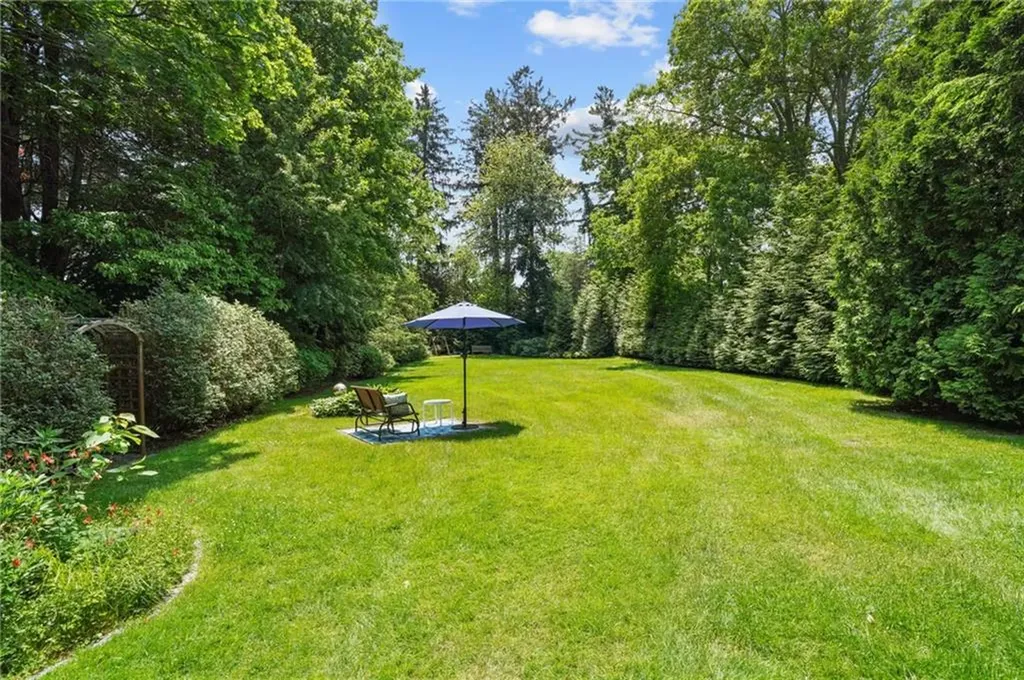 112 County Road Barrington RI 02806
