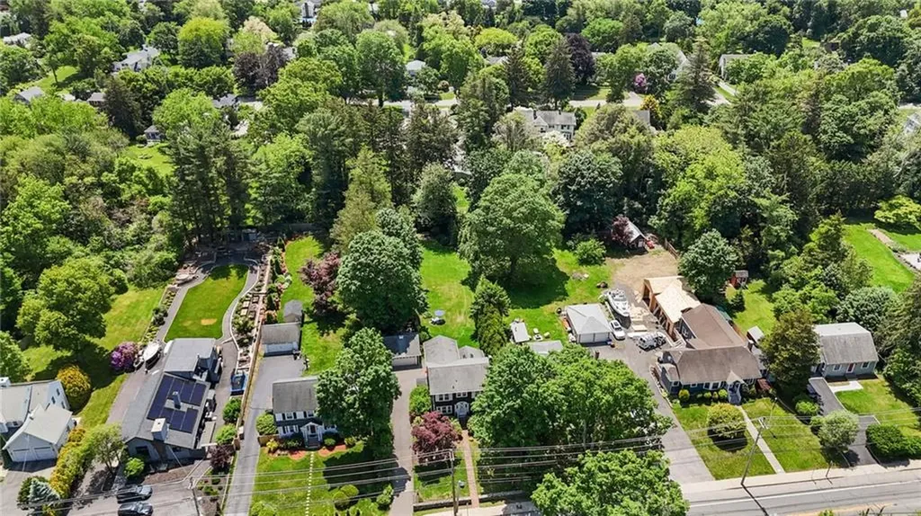 112 County Road Barrington RI 02806