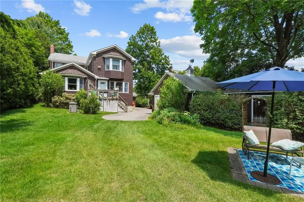 112 County Road Barrington RI 02806