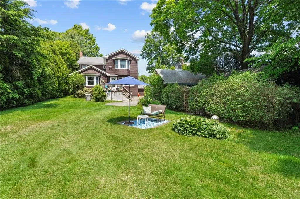 112 County Road Barrington RI 02806