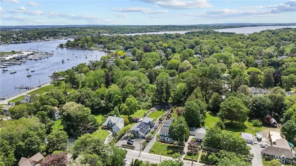 112 County Road Barrington RI 02806