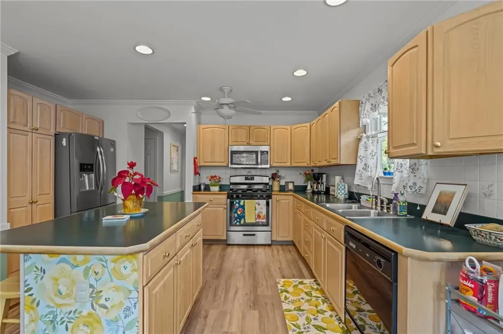 112 County Road Barrington RI 02806