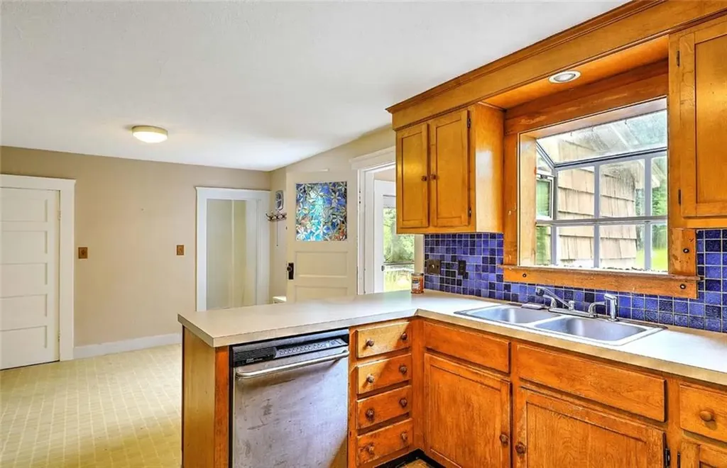 178 East Greenwich Avenue West Warwick RI 02893