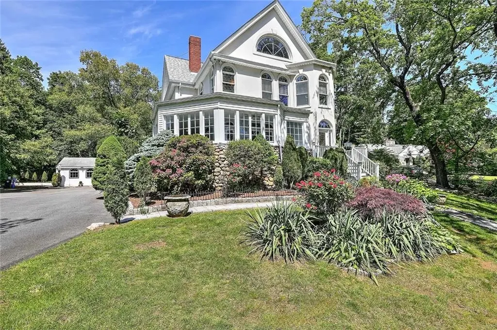247 Oaklawn Avenue Cranston RI 02920