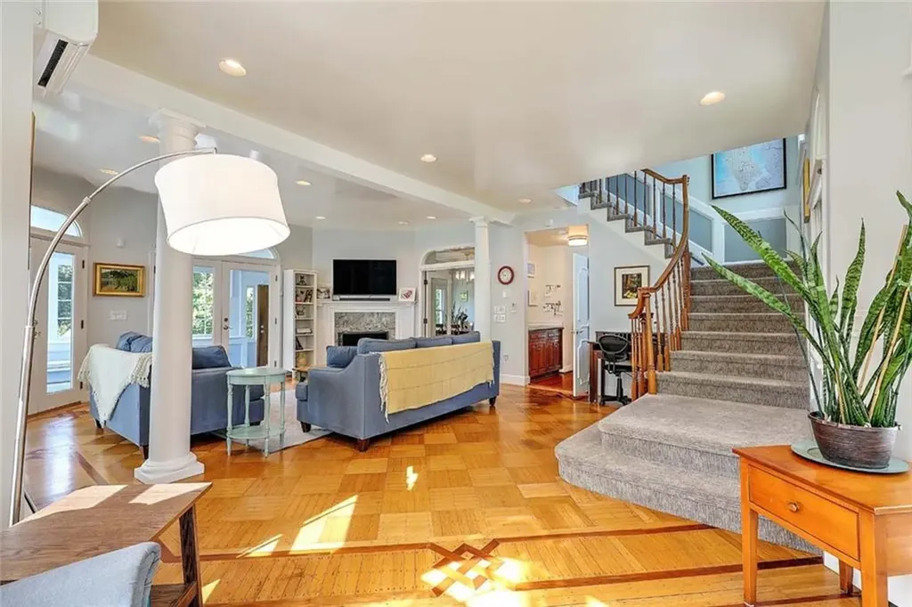 247 Oaklawn Avenue Cranston RI 02920