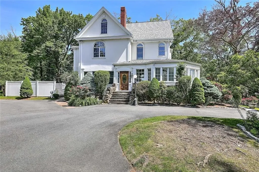247 Oaklawn Avenue Cranston RI 02920