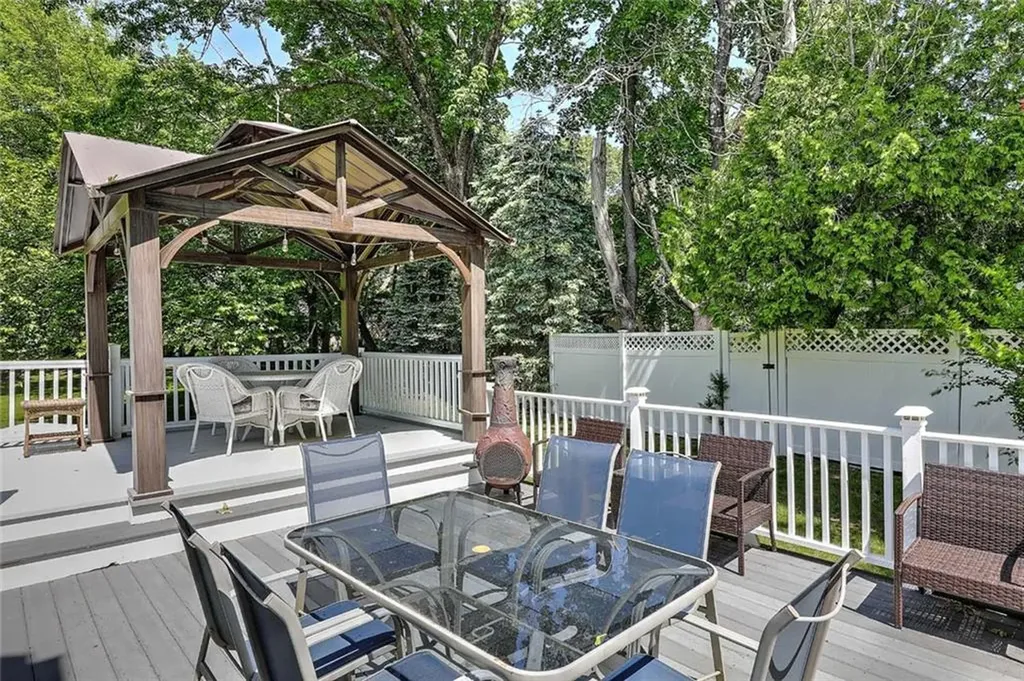 247 Oaklawn Avenue Cranston RI 02920