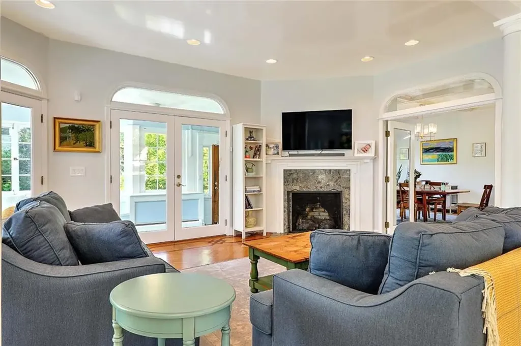 247 Oaklawn Avenue Cranston RI 02920