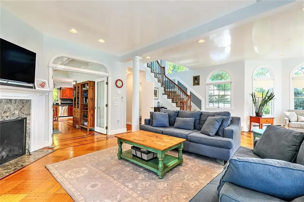 247 Oaklawn Avenue Cranston RI 02920