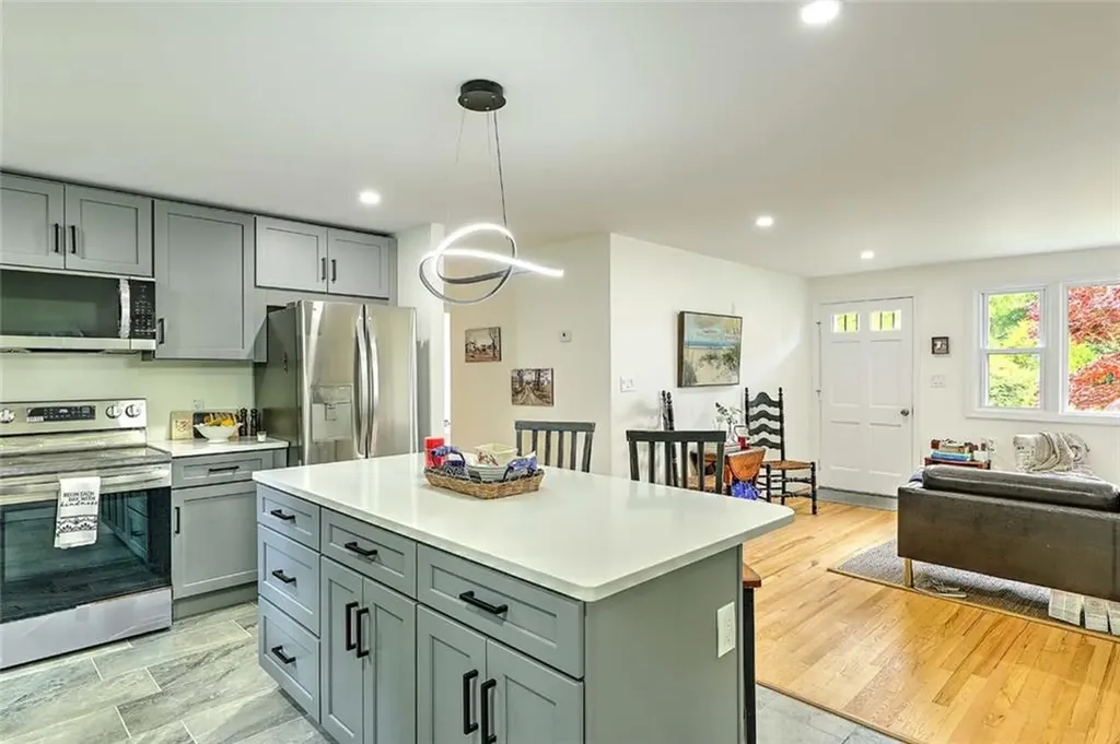 153 Fatima Drive Warren RI 02885