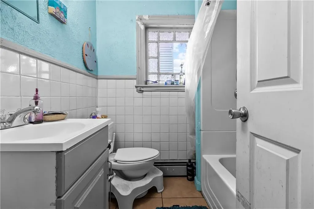 273 Sayles Avenue Pawtucket RI 02860