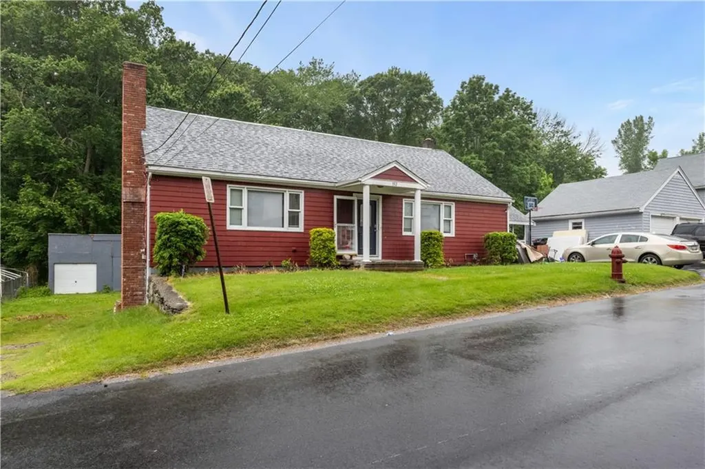 332 10th Avenue Woonsocket RI 02895
