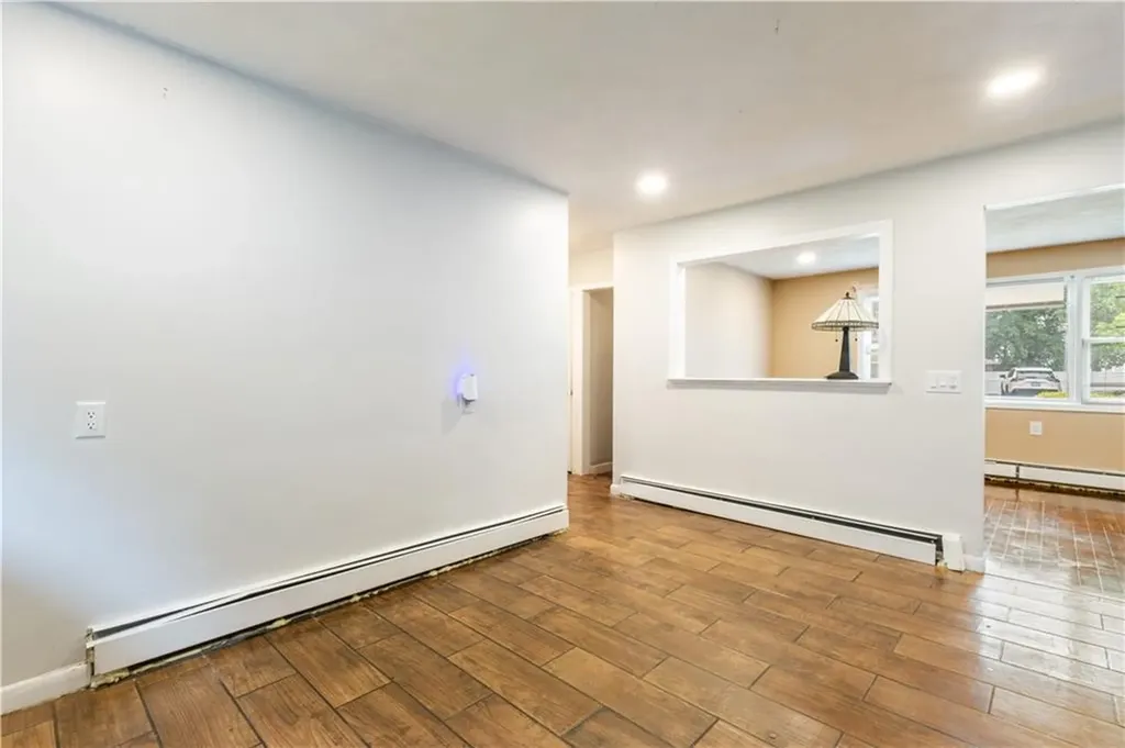 332 10th Avenue Woonsocket RI 02895