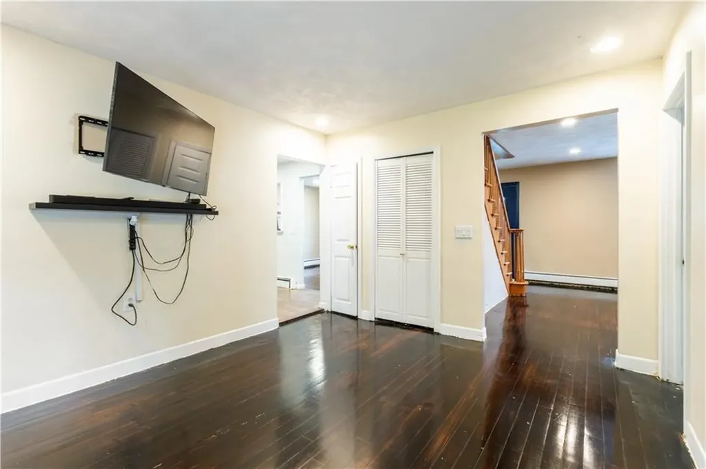 332 10th Avenue Woonsocket RI 02895