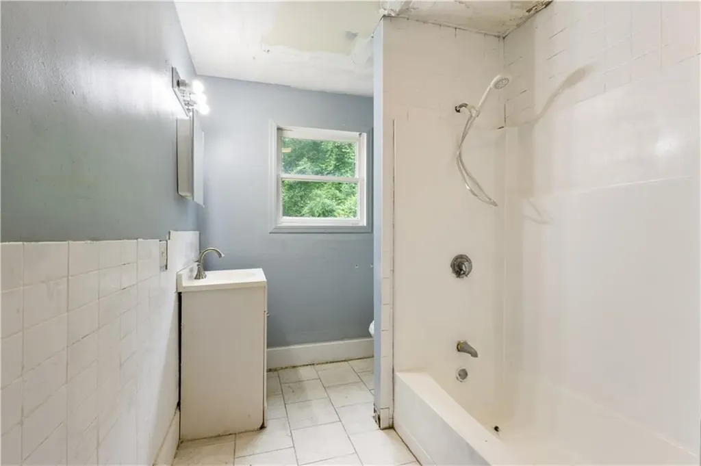 332 10th Avenue Woonsocket RI 02895