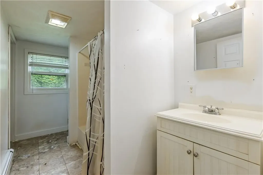 332 10th Avenue Woonsocket RI 02895