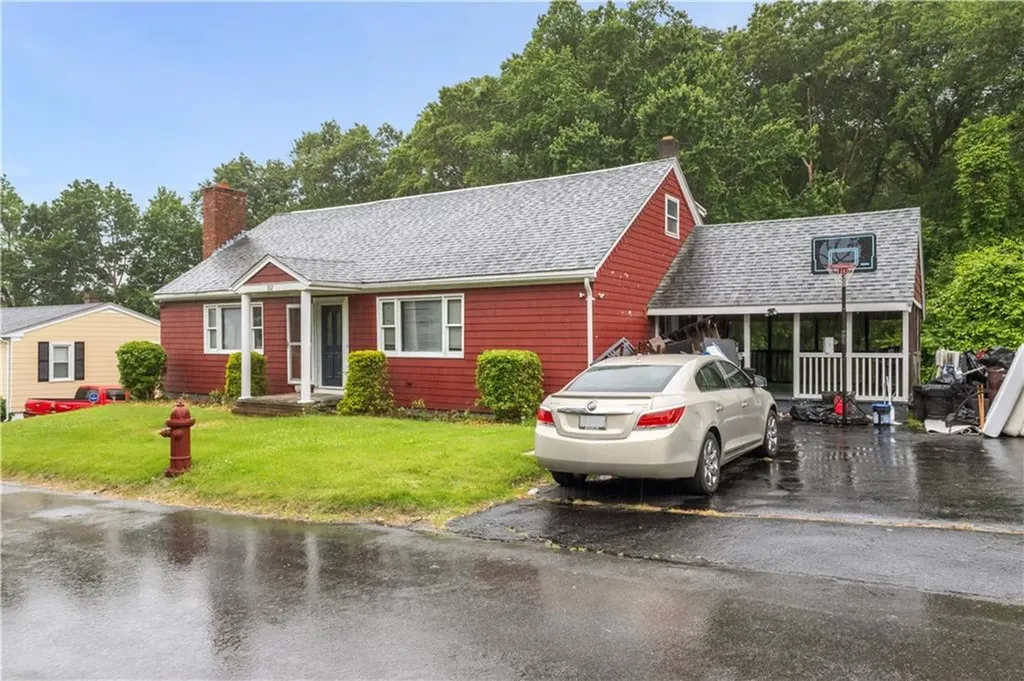 332 10th Avenue Woonsocket RI 02895