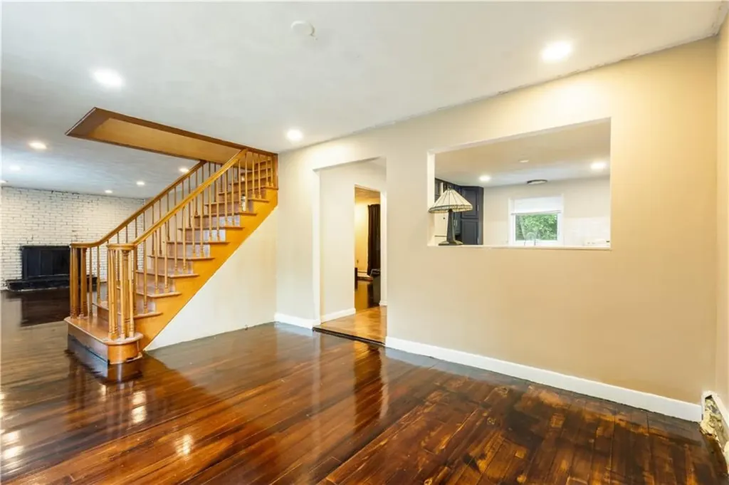 332 10th Avenue Woonsocket RI 02895
