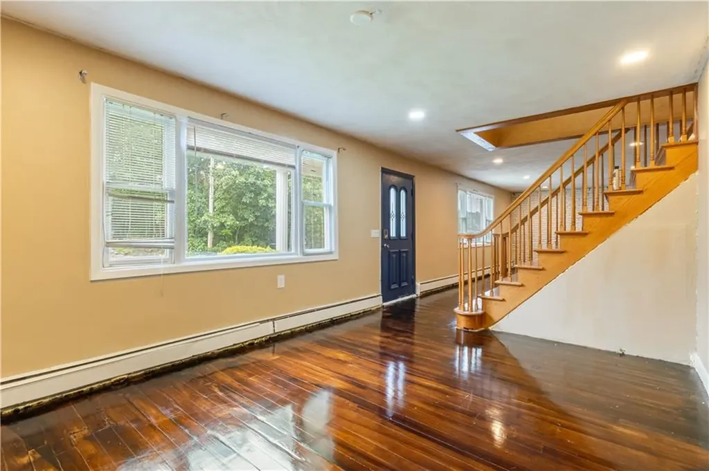 332 10th Avenue Woonsocket RI 02895
