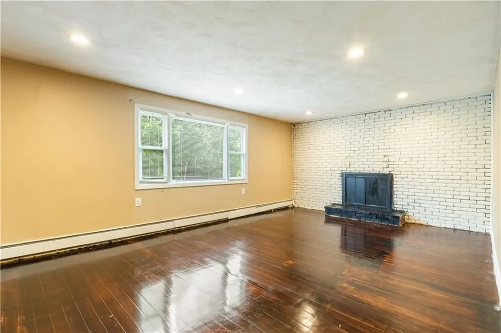 332 10th Avenue Woonsocket RI 02895