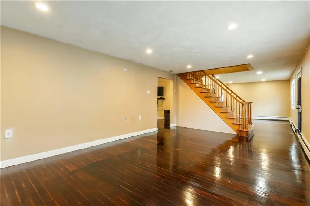 332 10th Avenue Woonsocket RI 02895