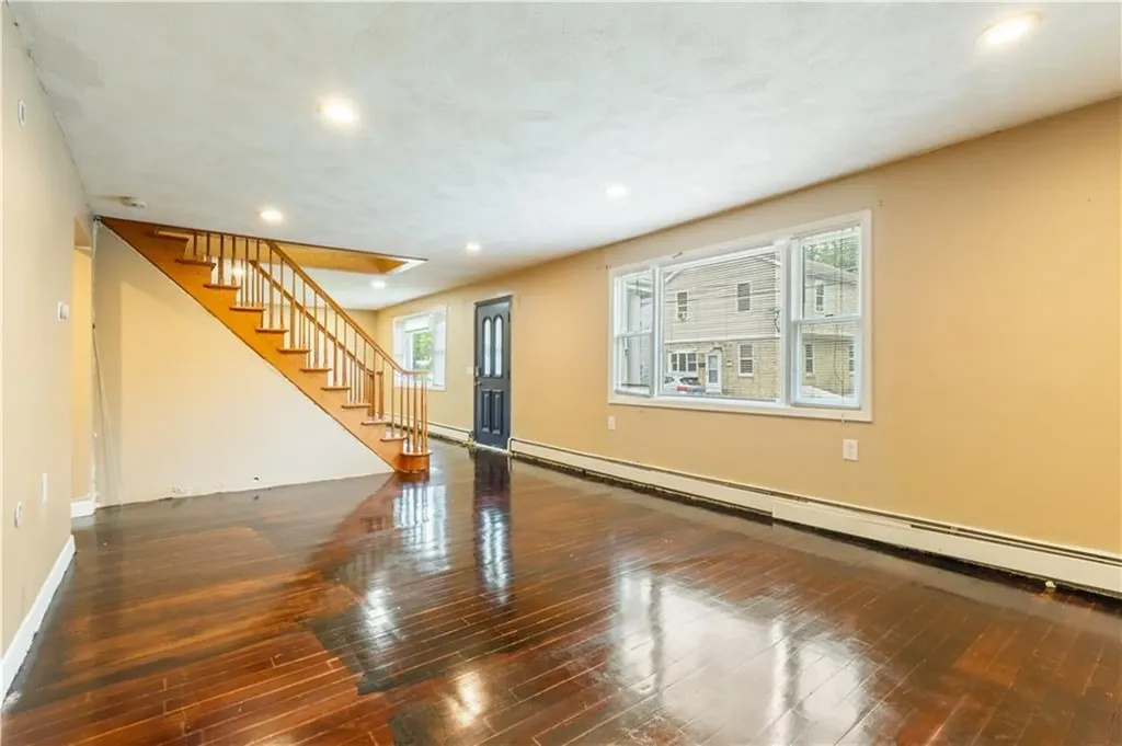 332 10th Avenue Woonsocket RI 02895