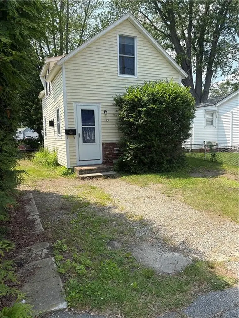 93 Huron Street Warwick RI 02889