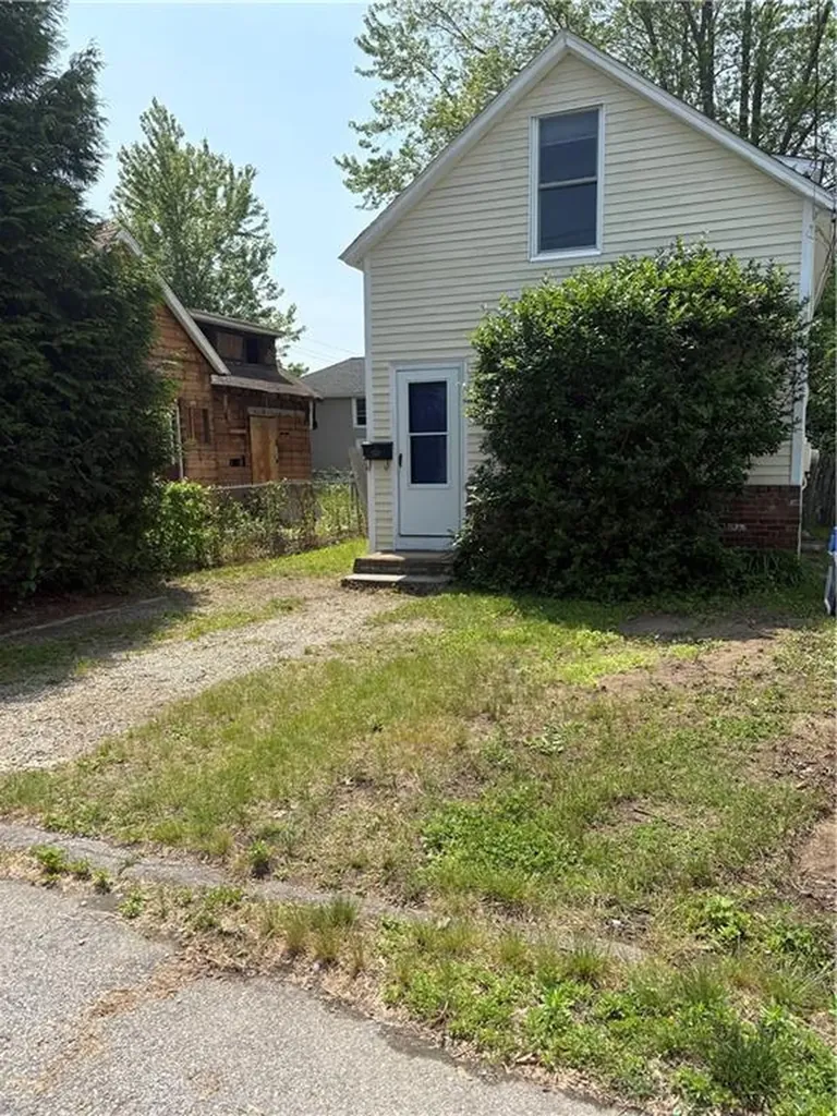 93 Huron Street Warwick RI 02889
