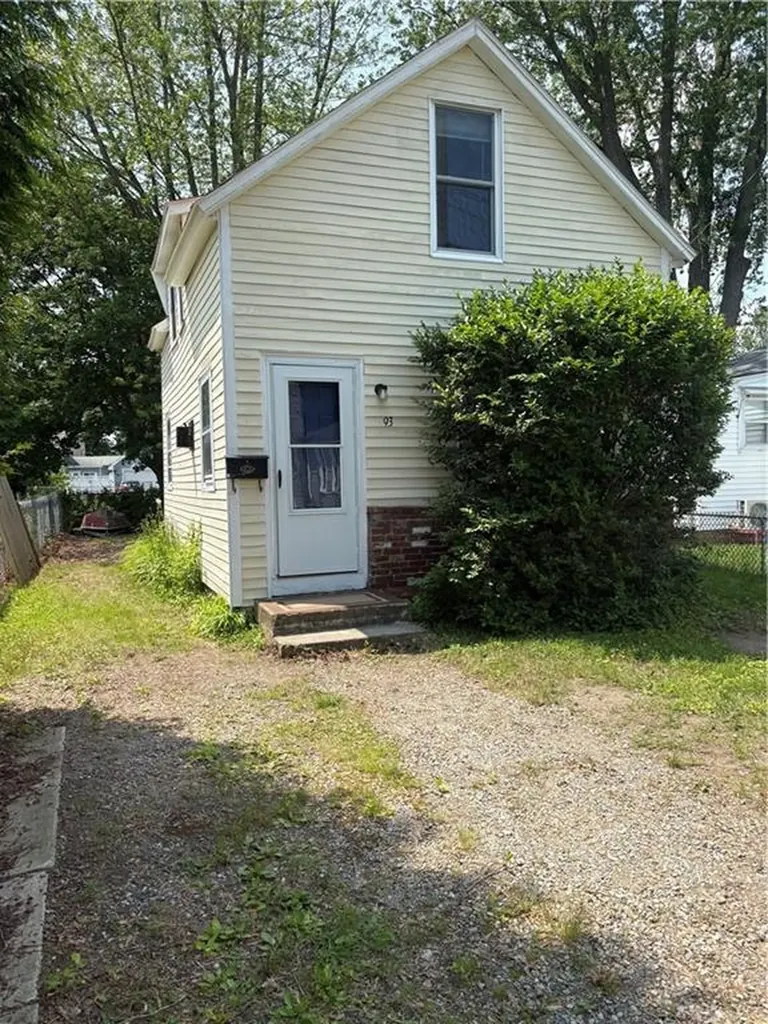 93 Huron Street Warwick RI 02889