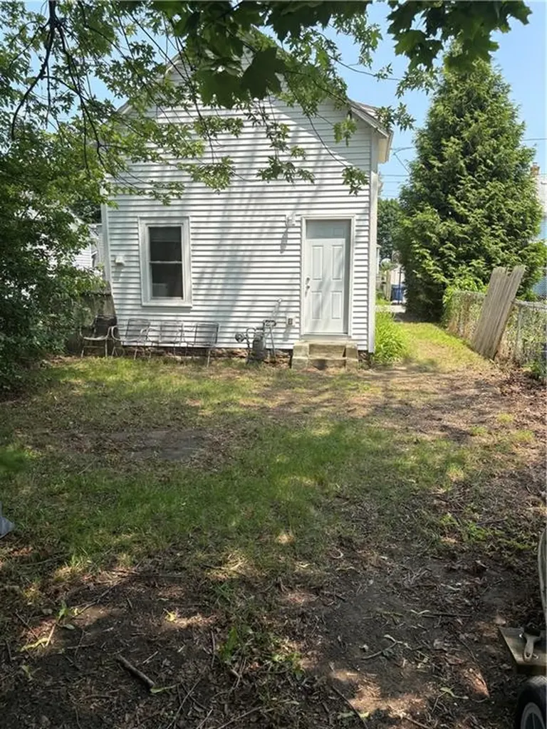 93 Huron Street Warwick RI 02889
