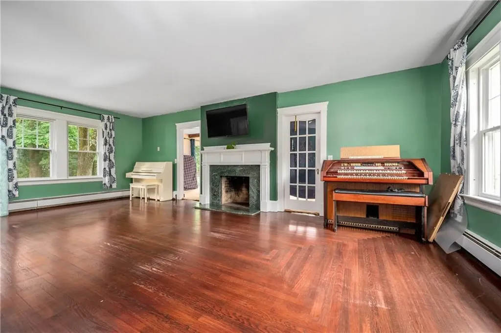 60 White Parkway North Smithfield RI 02896