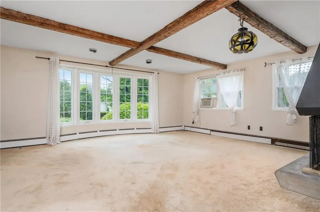 60 White Parkway North Smithfield RI 02896