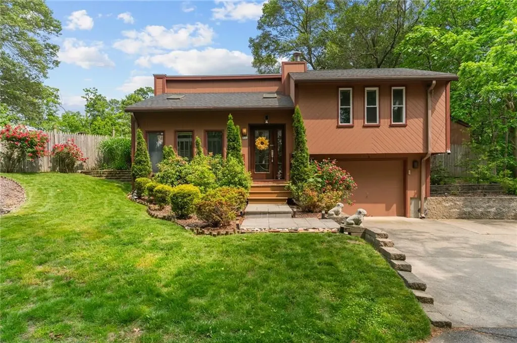 68 Everglade Avenue Warwick RI 02886