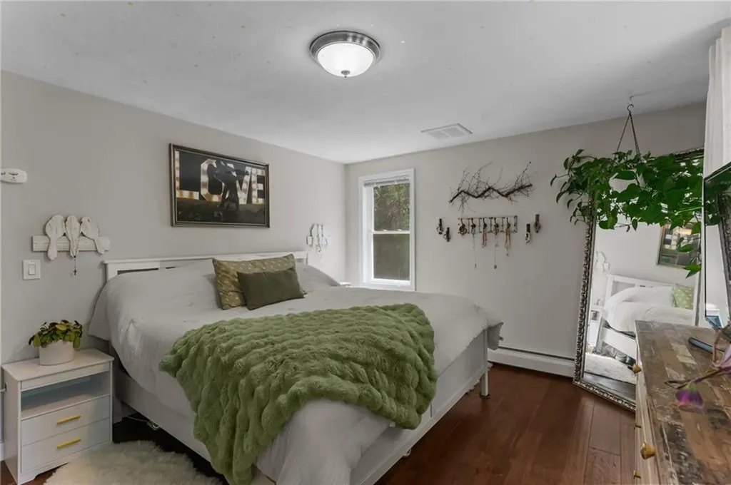 68 Everglade Avenue Warwick RI 02886