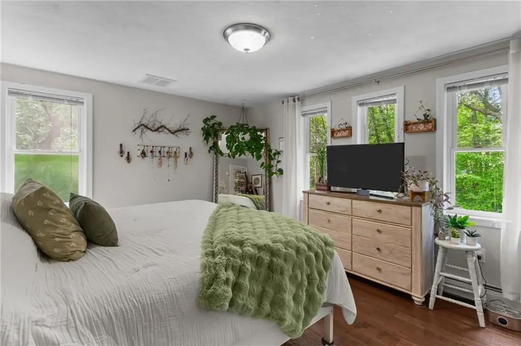 68 Everglade Avenue Warwick RI 02886